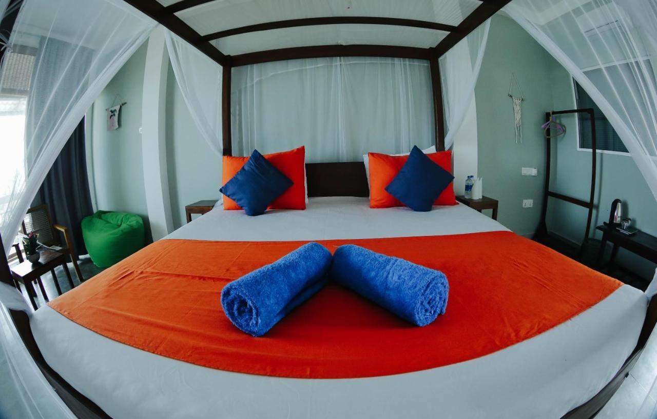 Seals Harbor Hotel Велигама Экстерьер фото